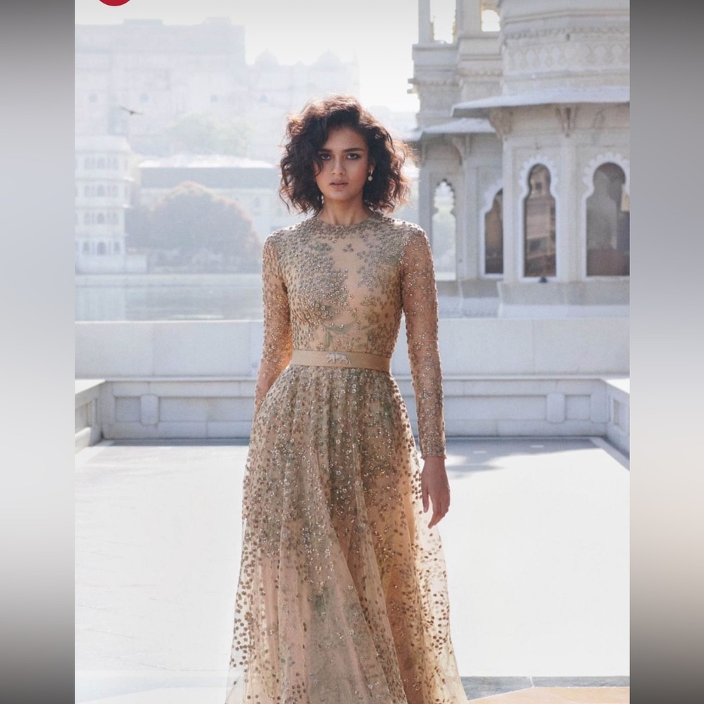 Sabyasachi blush pink gown - Fits a size 6. Comes with an adjustable belt